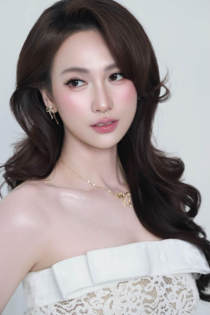 Diễn viên Phương Anh Đào ngọt ngào, nữ tính.