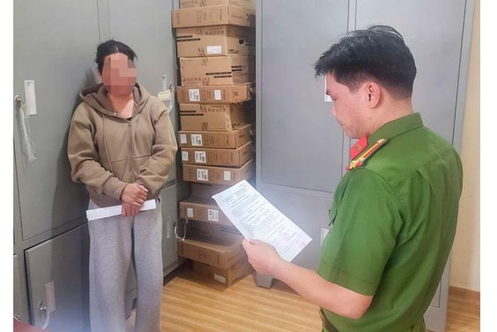  Các đối tượng hứa hẹn hỗ trợ tiền cho gia đình bị hại, trong khi che giấu những thỏa thuận mua bán người nhằm thu lợi. (Ảnh: Công an TP Cần Thơ)