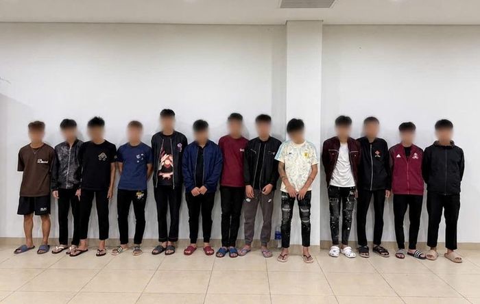  Nhóm đối tượng thanh thiếu niên liên quan đến vụ việc.