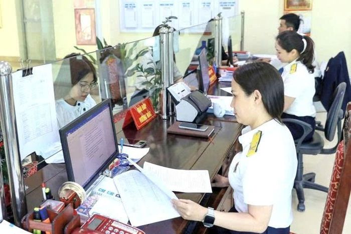 Cơ quan Thuế hướng dẫn người nộp thuế thực hiện các thủ tục. Ảnh minh họa: Cục Thuế