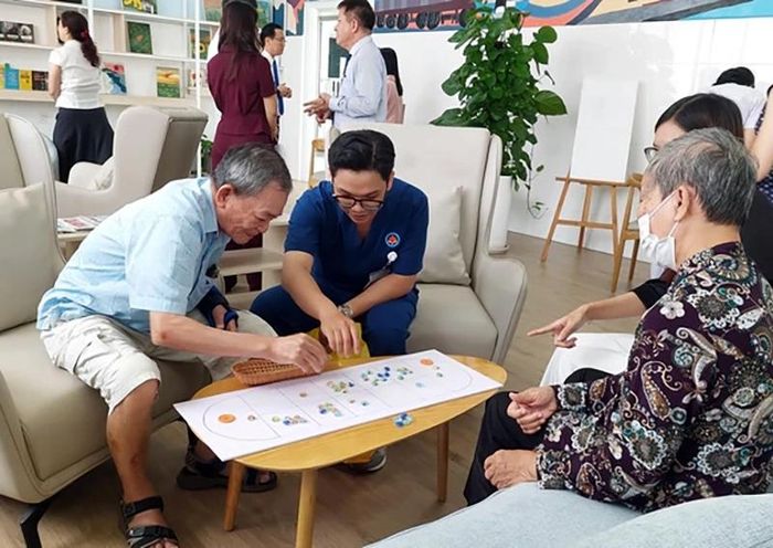 Hoạt động chăm sóc toàn diện người cao tuổi tại Bệnh viện Phục hồi chức năng và Điều trị bệnh nghề nghiệp TP Hồ Chí Minh.