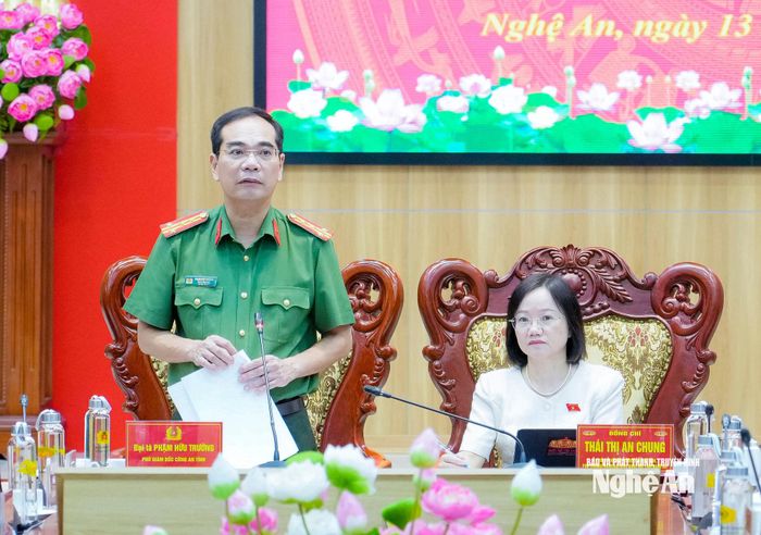 Đồng chí Đại tá Phạm Hữu Trường - Phó Giám đốc Công an tỉnh chủ trì, điều hành hội thảo. Ảnh: Phạm Bằng