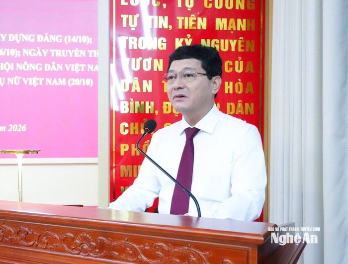Đồng chí Phạm Trọng Hoàng - Ủy viên Ban Thường vụ Tỉnh ủy, Trưởng ban Tổ chức Tỉnh ủy phát biểu tại buổi gặp mặt. Ảnh: Mai Hoa