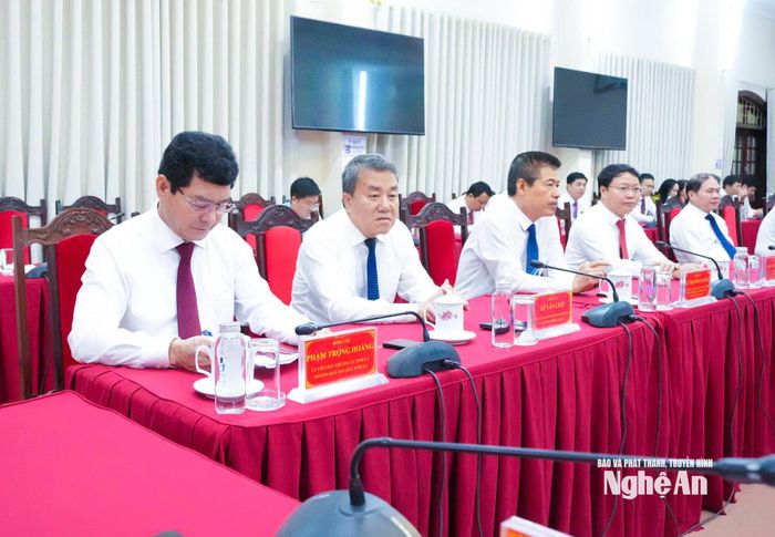 Lãnh đạo các cơ quan chuyên trách tham mưu, giúp việc Tỉnh uỷ tham dự cuộc gặp mặt. Ảnh: Mai Hoa