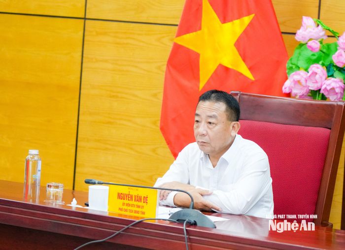 Đồng chí Nguyễn Văn Đệ - Ủy viên Ban Thường vụ Tỉnh ủy, Phó Chủ tịch UBND tỉnh chủ trì tại điểm cầu Nghệ An. Ảnh: T.L
