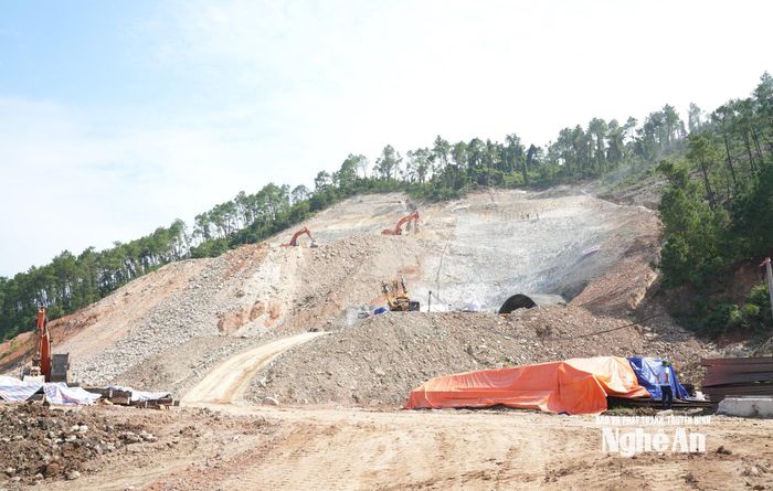 Công trường phía Tây hầm Đại Huệ do Tập đoàn Đèo Cả thi công. Ảnh: Nguyễn Toàn
