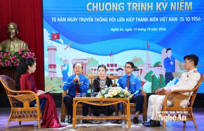 Các đại biểu cùng tham gia chia sẻ, trao đổi tại tọa đàm kỷ niệm 70 năm Ngày truyền thống Hội Liên hiệp Thanh niên Việt Nam. Ảnh: Phương Huyền
