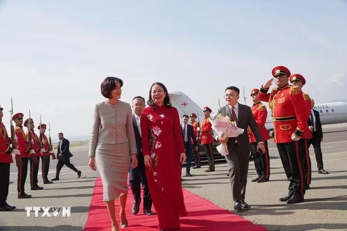 Phó Chủ tịch nước Võ Thị Ánh Xuân đến thủ đô Tbilisi, bắt đầu thăm chính thức Gruzia. (Ảnh: Tâm Hằng/TTXVN)
