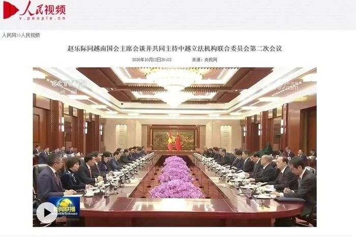 CCTV và mạng Nhân dân đưa tin về cuộc hội đàm giữa Ủy viên trưởng Nhân đại toàn quốc Trung Quốc Triệu Lạc Tế và Chủ tịch Quốc hội Trần Thanh Mẫn. (Ảnh: TTXVN phát)