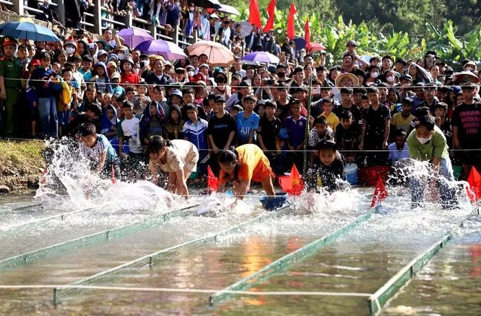 Lễ hội Tết cá của người Tày xã Mậu Duệ được tổ chức hằng năm. (Nguồn: Cổng thông tin điện tử tỉnh Tuyên Quang)