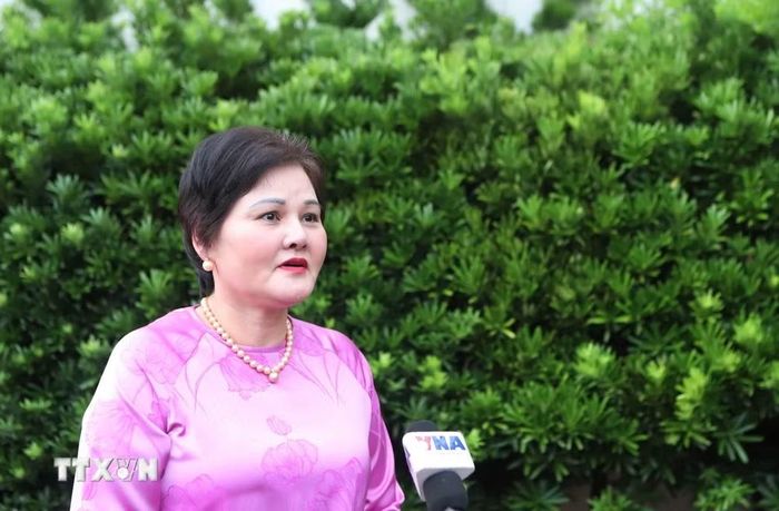 Bà Phạm Thị Minh Hường, Phó Chủ tịch Điều hành Hiệp hội Doanh nhân Việt Nam ở nước ngoài, Ủy viên Ban Thường vụ Tổng hội người Việt Nam tại Lào, Chủ tịch Hội đồng quản trị kiêm Tổng Giám đốc Công ty Gold Phuc, trả lời phỏng vấn. (Ảnh: Xuân Tú/TTXVN)