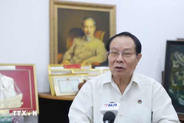 Ông Dương Đình Bảng, Chủ tịch Trung ương Hội Doanh nghiệp Việt Nam tại Lào (AVILA), trả lời phỏng vấn. (Ảnh: Xuân Tú/TTXVN)