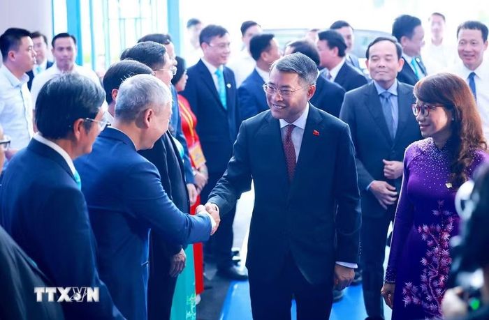 Thủ tướng Lê Minh Hưng đến dự Lễ khai khóa Đại học Quốc gia Thành phố Hồ Chí Minh năm 2026. (Ảnh: Dương Giang/TTXVN)
