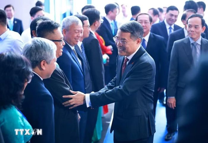 Thủ tướng Lê Minh Hưng đến dự Lễ khai khóa Đại học Quốc gia Thành phố Hồ Chí Minh năm 2026. (Ảnh: Dương Giang/TTXVN)