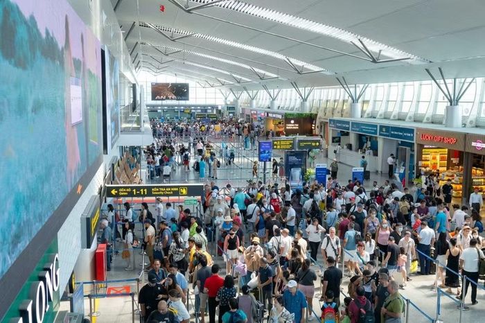 Lượng hành khách thông qua các cảng hàng không của ACV tăng cao trong những tháng qua của năm nay. (Ảnh: PV/Vietnam+)