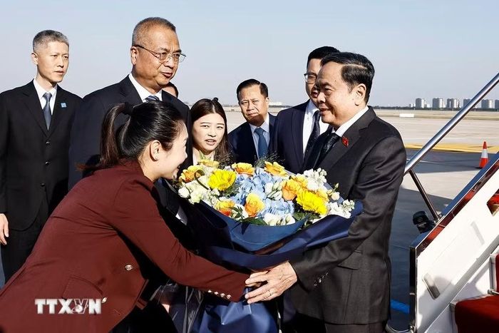 Chủ tịch Quốc hội Trần Thanh Mẫn đến Sân bay quốc tế Hàm Dương Tây An, tỉnh Thiểm Tây. (Ảnh: Doãn Tấn/TTXVN)
