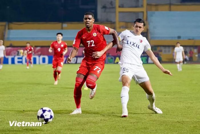 Huấn luyện viên Polking tăng cường sức tấn công khi đưa tiền đạo Alan vào sân. (Ảnh: Việt Anh/Vietnam+)