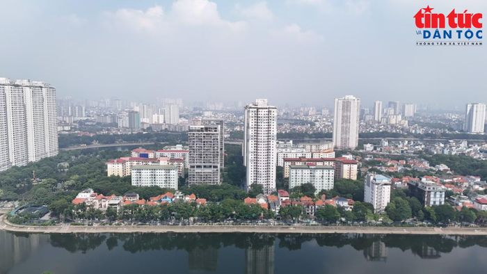 Trong bán đảo Linh Đàm hiện có 3 tòa nhà do công ty liên quan đến ông Lê Thanh Thản xây dựng, gồm VP3, VP5, VP6, đều vượt tầng so với quy hoạch.