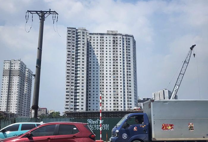 Tổng số căn hộ tại 12 dự án liên quan đến ông Lê Thanh Thản theo quy hoạch hoặc giấy phép tại các dự án trên là 6.759 căn, trong khi số căn hộ hiện có lên tới 24.943 căn, tăng 18.184 căn.