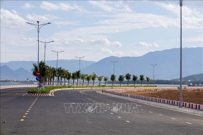 Các tuyến đường nội bộ tại khu vực cảng Liên Chiểu dần hình thành, kết nối các khu chức năng và tạo điều kiện tổ chức dòng phương tiện, hàng hóa trong tương lai. Ảnh: Xuân Quý/TTXVN