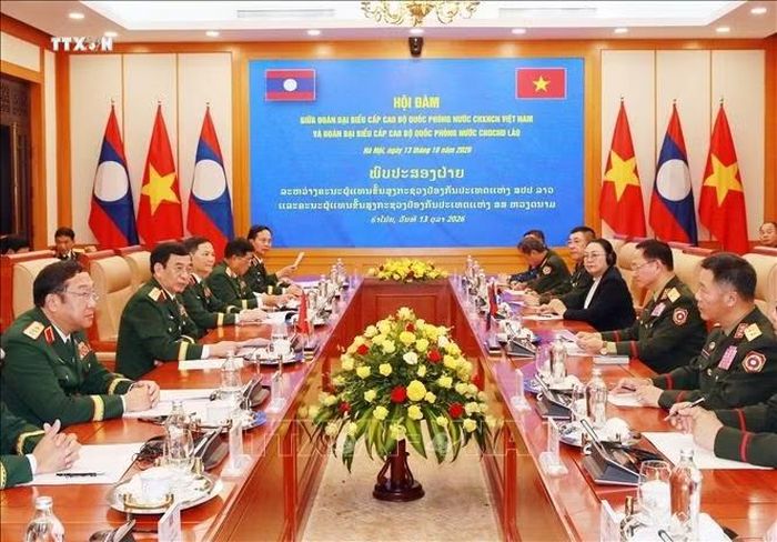 Đại tướng Phan Văn Giang, Ủy viên Bộ Chính trị, Phó Thủ tướng, Bộ trưởng Bộ Quốc phòng hội đàm với Đại tướng Khamliang Outhakaysone, Ủy viên Bộ Chính trị, Phó Thủ tướng, Bộ trưởng Bộ Quốc phòng Lào. Ảnh: Trọng Đức /TTXVN