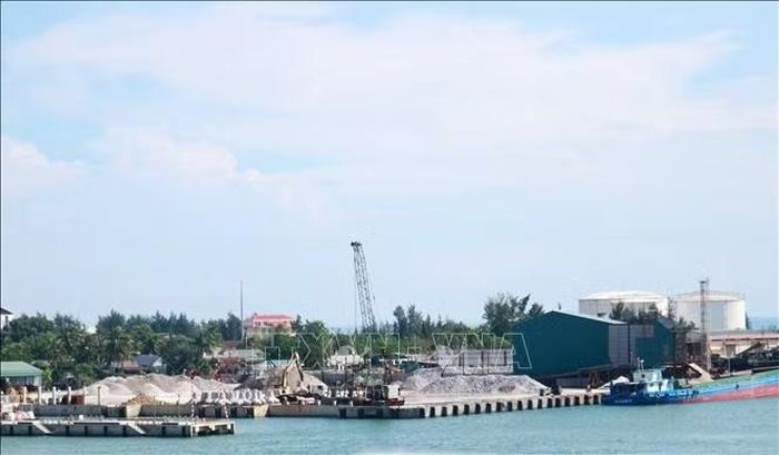 Dự án mở rộng cảng Cửa Việt ở bờ Bắc cửa biển thuộc xã Cửa Việt, được đẩy nhanh tiến độ.