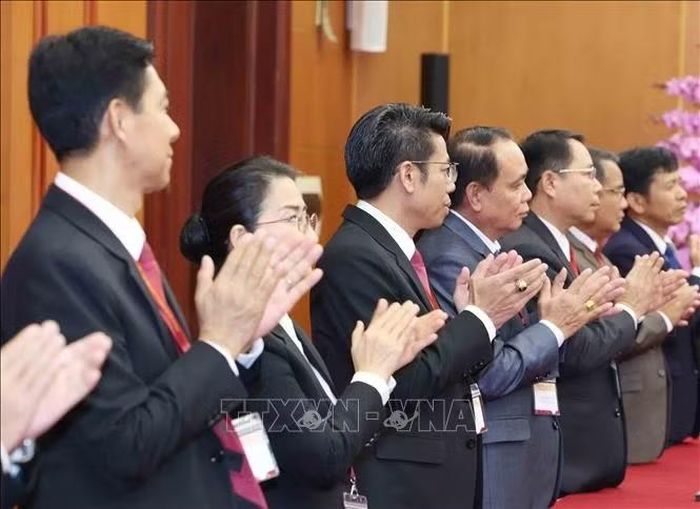 Đoàn cán bộ cấp cao Đảng Nhân dân Cách mạng Lào tại buổi tiếp. Ảnh: Phương Hoa/TTXVN
