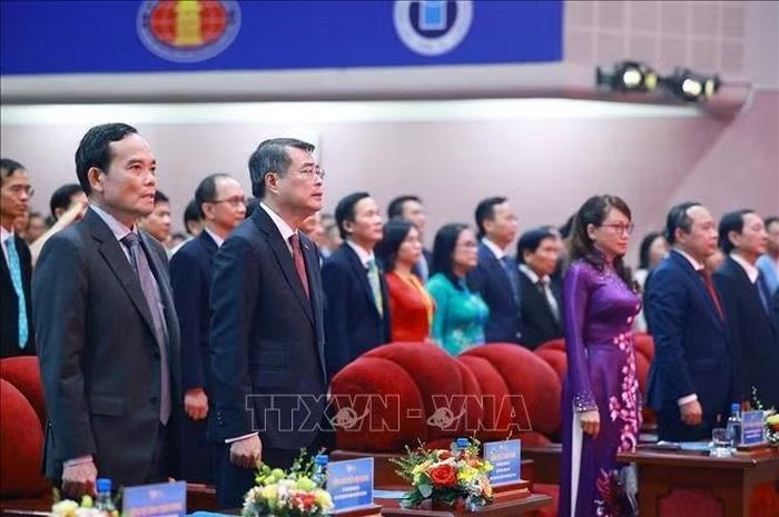 Thủ tướng Lê Minh Hưng và các đại biểu dự Lễ khai khóa Đại học Quốc gia Thành phố Hồ Chí Minh năm 2026. Ảnh: Dương Giang/TTXVN