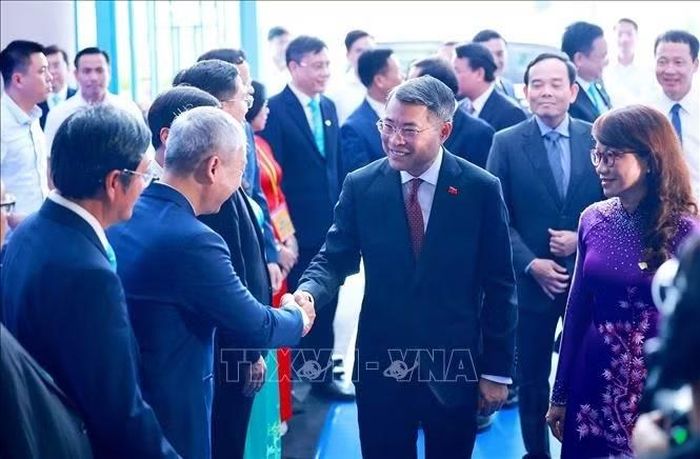 Thủ tướng Lê Minh Hưng đến dự Lễ khai khóa Đại học Quốc gia Thành phố Hồ Chí Minh năm 2026. Ảnh: Dương Giang/TTXVN