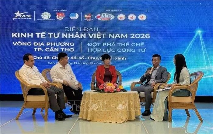 Phiên đối thoại mở giữa đại diện cộng đồng doanh nghiệp với lãnh đạo Hội Doanh nhân trẻ Việt Nam.