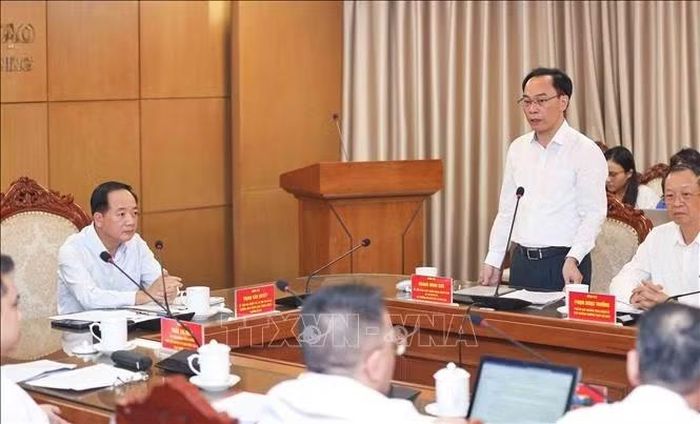 Đồng chí Hoàng Minh Sơn, Ủy viên Trung ương Đảng, Bí thư Đảng ủy, Bộ trưởng Bộ Giáo dục và Đào tạo phát biểu.