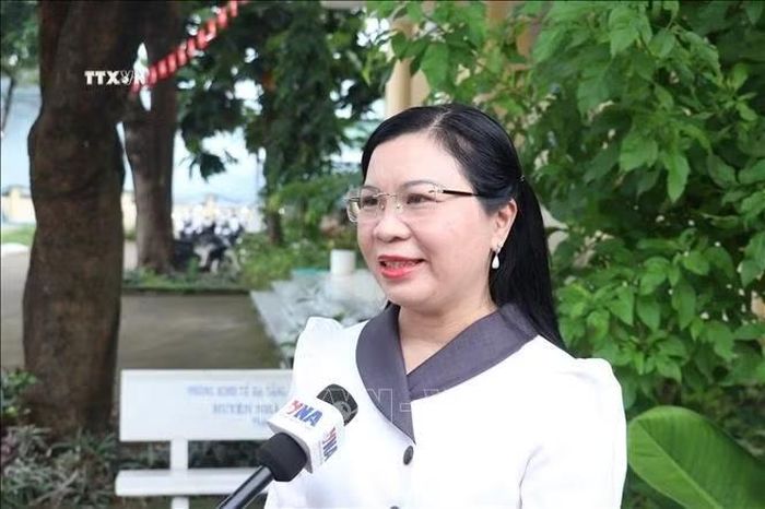 Bà Lê Thị Anh Thư, Phó Bí thư, Chủ tịch UBND xã Hiệp Phước, TP. Hồ Chí Minh trả lời phỏng vấn TTXVN. Ảnh: Hữu Duyên/TTXVN