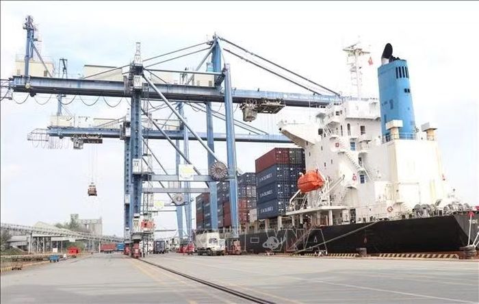 Xã Hiệp Phước với đặc thù địa bàn công nghiệp, cảng biển và logistics, chất lượng phục vụ đặt ra yêu cầu đồng thời đáp ứng nhu cầu của người dân, doanh nghiệp và lực lượng lao động. Ảnh: Hữu Duyên/TTXVN