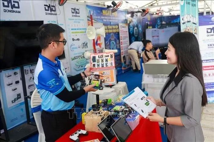 Kết nối với chuyên gia, doanh nghiệp và các tổ chức hỗ trợ giúp các nhóm khởi nghiệp từng bước hoàn thiện ý tưởng, nâng cao tính khả thi của dự án.