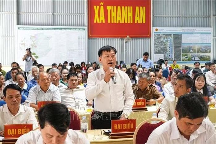 Cử tri xã Thanh An, tỉnh Điện Biên phát biểu ý kiến tại Hội nghị.