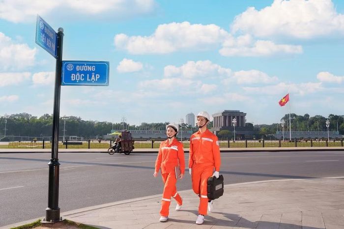 Rà soát hành lang lưới điện tại khu vực Nhà Quốc hội.
