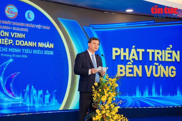 Ông Nguyễn Công Vinh, Phó Chủ tịch UBND TP Hồ Chí Minh, phát biểu tại lễ kỷ niệm 22 năm Ngày Doanh nhân Việt Nam.
