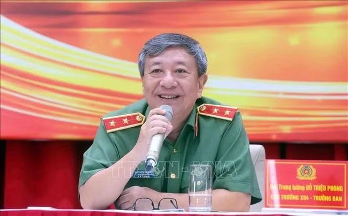 Trung tướng Đỗ Triệu Phong, Cục trưởng Cục Truyền thông Công an nhân dân trả lời câu hỏi của các phóng viên cơ quan thông tấn, báo chí. Ảnh: Phạm Kiên/TTXVN