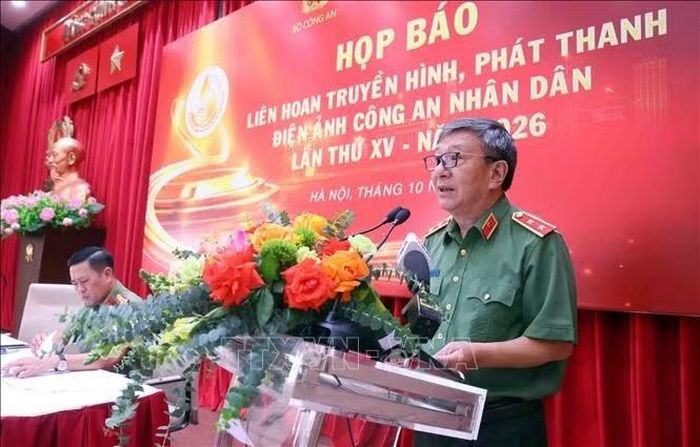 Trung tướng Đỗ Triệu Phong, Cục trưởng Cục Truyền thông Công an nhân dân thông tin về liên hoan Truyền hình, Phát thanh, Điện ảnh Công an nhân dân lần thứ 15 năm 2026. Ảnh: Phạm Kiên/TTXVN