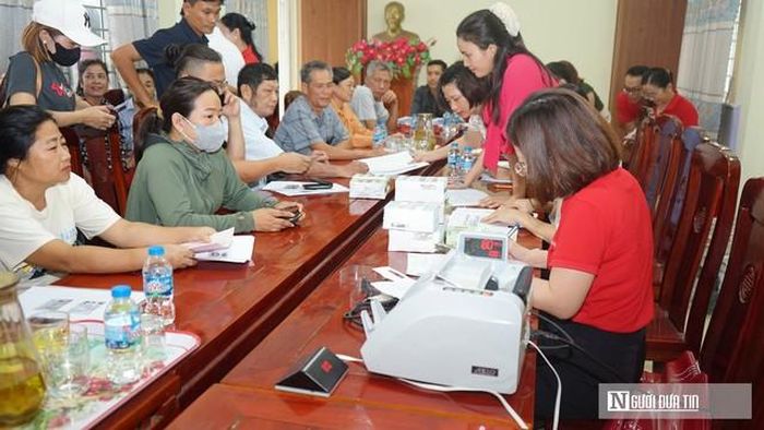 Chi trả tiền bồi thường, GPMB cho các hộ dân có dự án đi qua.