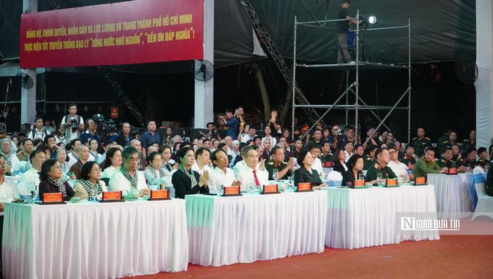 Lãnh đạo, nguyên lãnh đạo Đảng, Nhà nước, các bộ, ngành Trung ương và Tp.HCM có mặt tại sự kiện.
