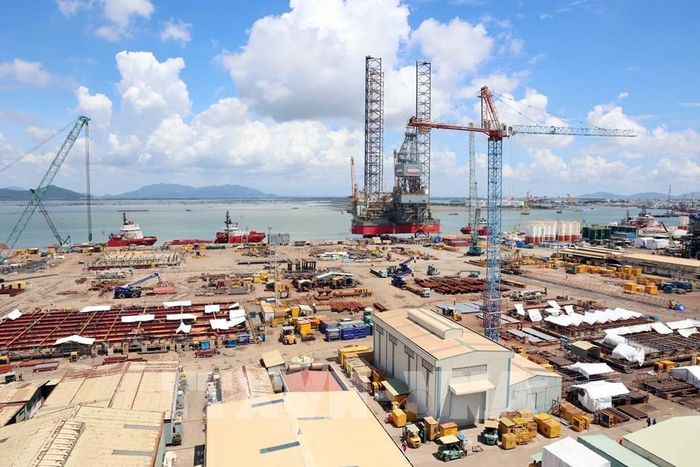 Một góc công trường tại Cảng Hạ lưu PTSC. Ảnh: Đoàn Mạnh Dương - TTXVN