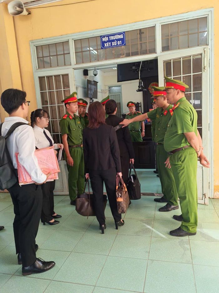 An ninh phiên toà được thắt chặt. Ảnh; Đ.T.H