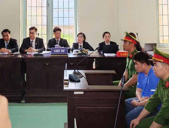 Có 6 luật sư bảo vệ cho bị hại và 1 luật sư chỉ định bào chữa cho bị cáo. Ảnh: Đ.T.H