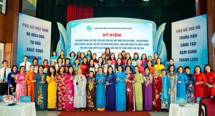 Phó Chủ tịch Hội LHPN Việt Nam Nguyễn Thị Thu Hiền và các đại biểu tham dự Lễ kỷ niệm 