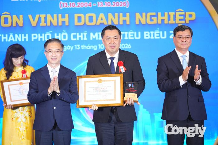 Tôn vinh doanh nghiệp, doanh nhân tiêu biểu.