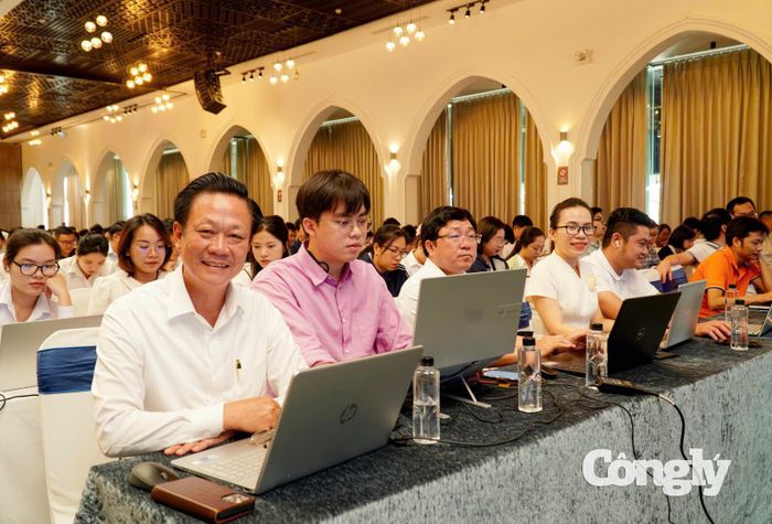 Ông Lê Quốc Dũng, Phó Chánh tòa Tòa Phúc thẩm TANDTC tại TP.HCM cùng các đại biểu tham dự hội nghị.