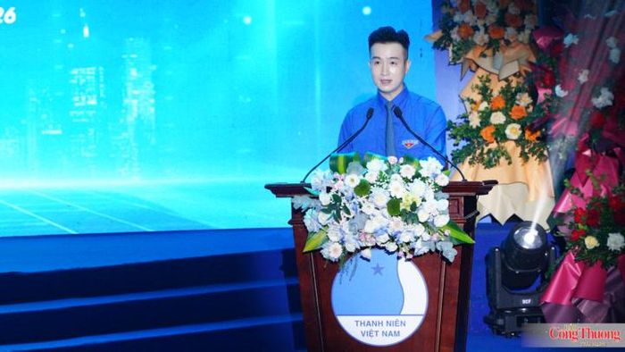 Đồng chí Đào Đức Việt, Phó Bí thư Thành đoàn, Chủ tịch Hội LHTN Việt Nam TP. Hà Nội phát biểu tại buổi lễ.