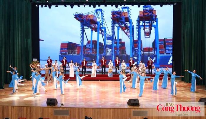 Tiết mục văn nghệ chào mừng sự kiện.