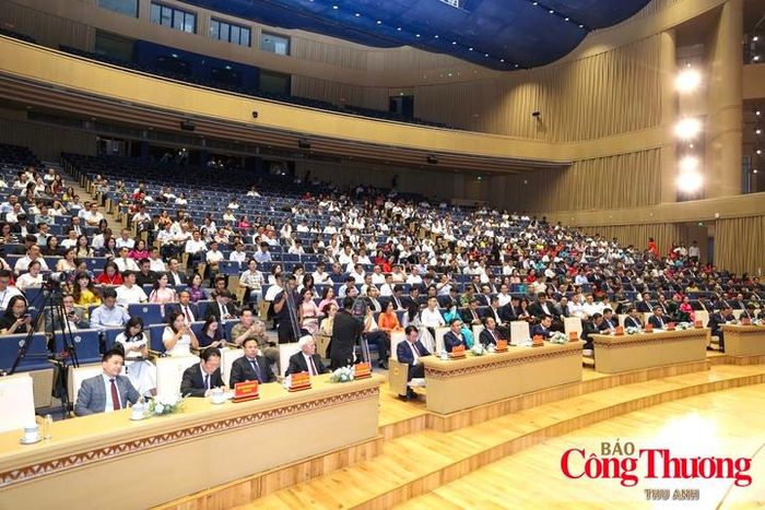 Các đại biểu và hơn 600 doanh nghiệp trong và ngoài nước tham gia sự kiện.